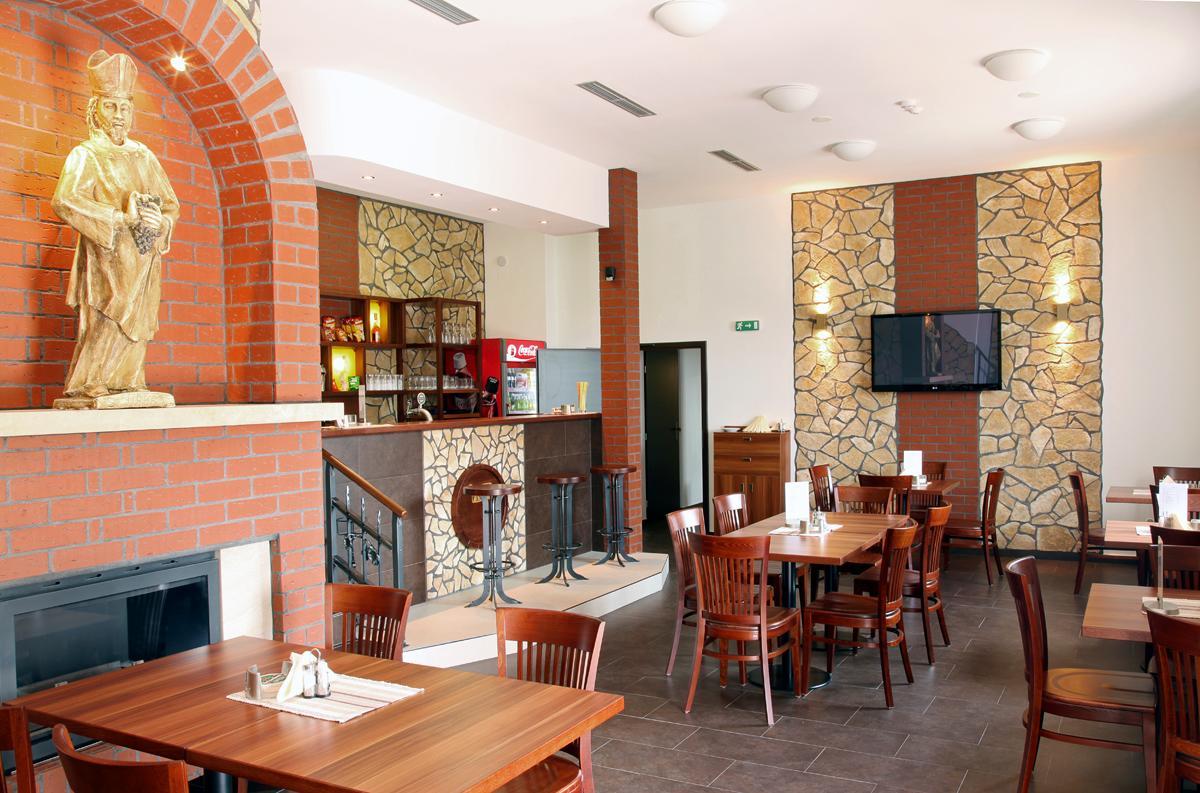 Hotel Vinopa Hustopeče Kültér fotó