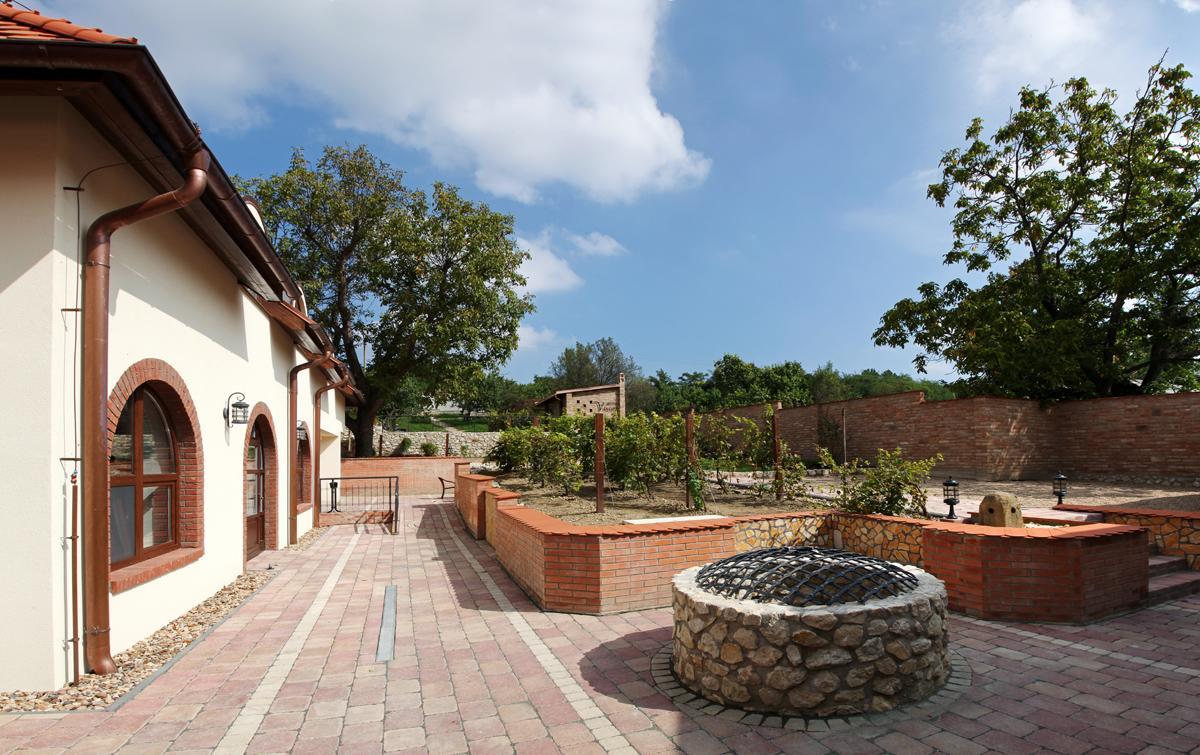Hotel Vinopa Hustopeče Kültér fotó