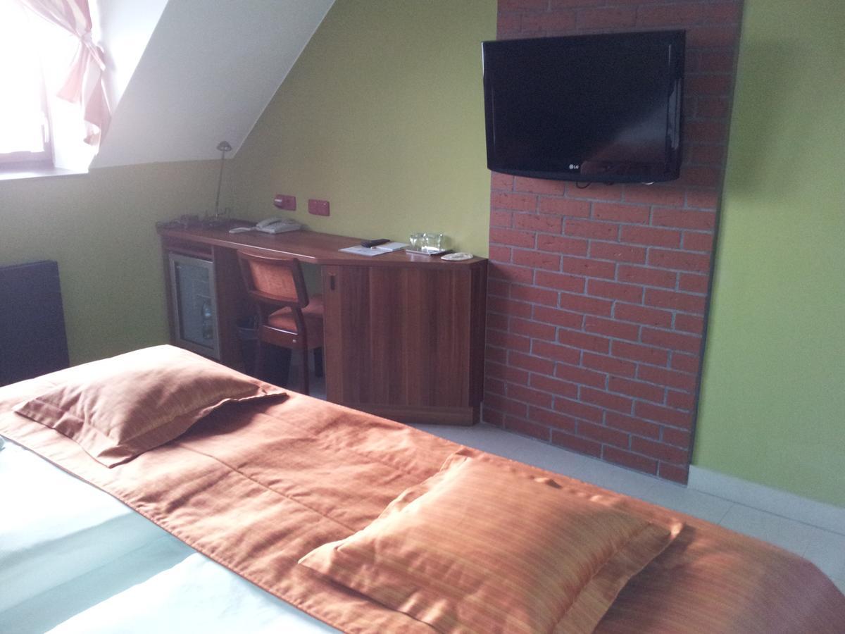 Hotel Vinopa Hustopeče Kültér fotó