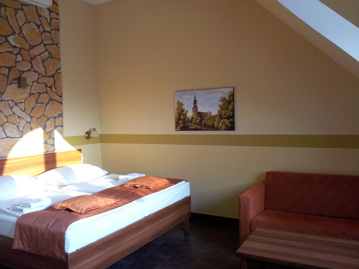 Hotel Vinopa Hustopeče Kültér fotó