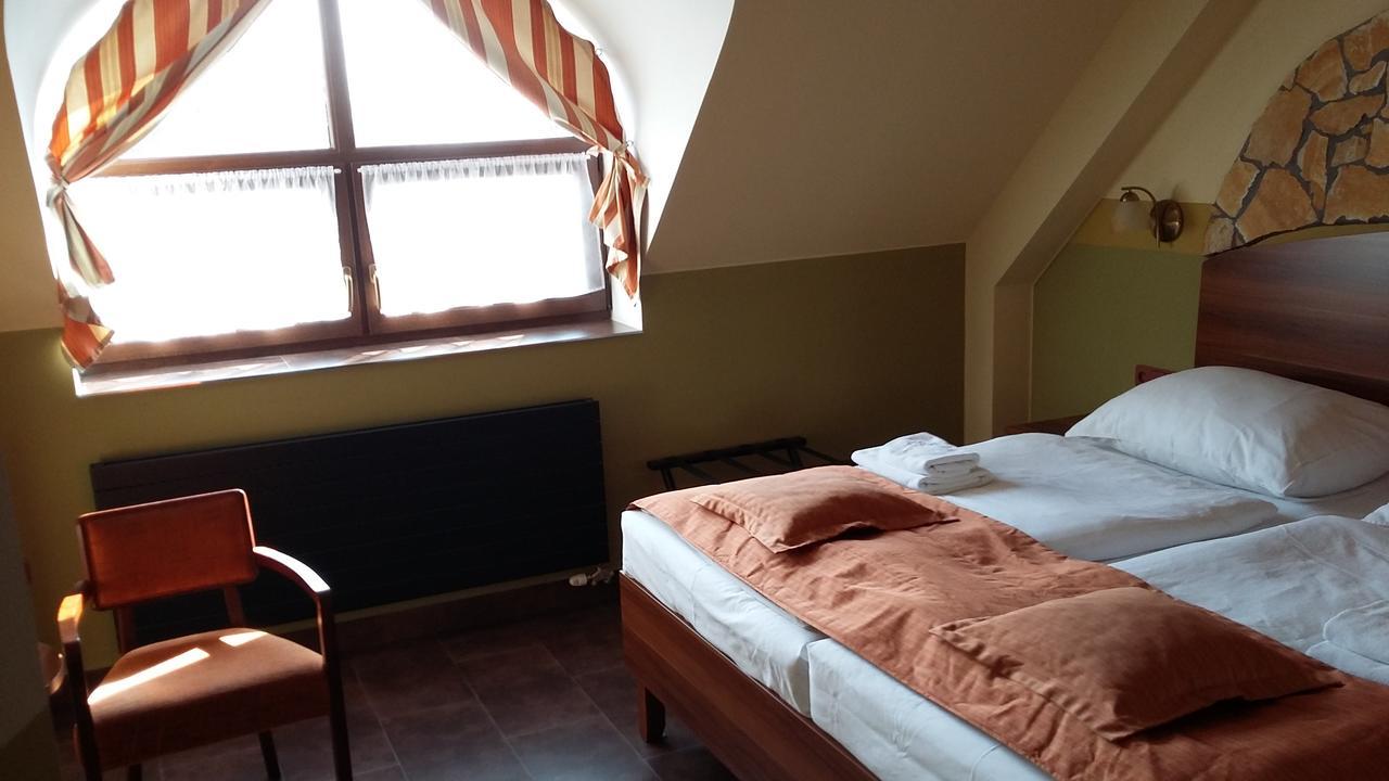 Hotel Vinopa Hustopeče Kültér fotó