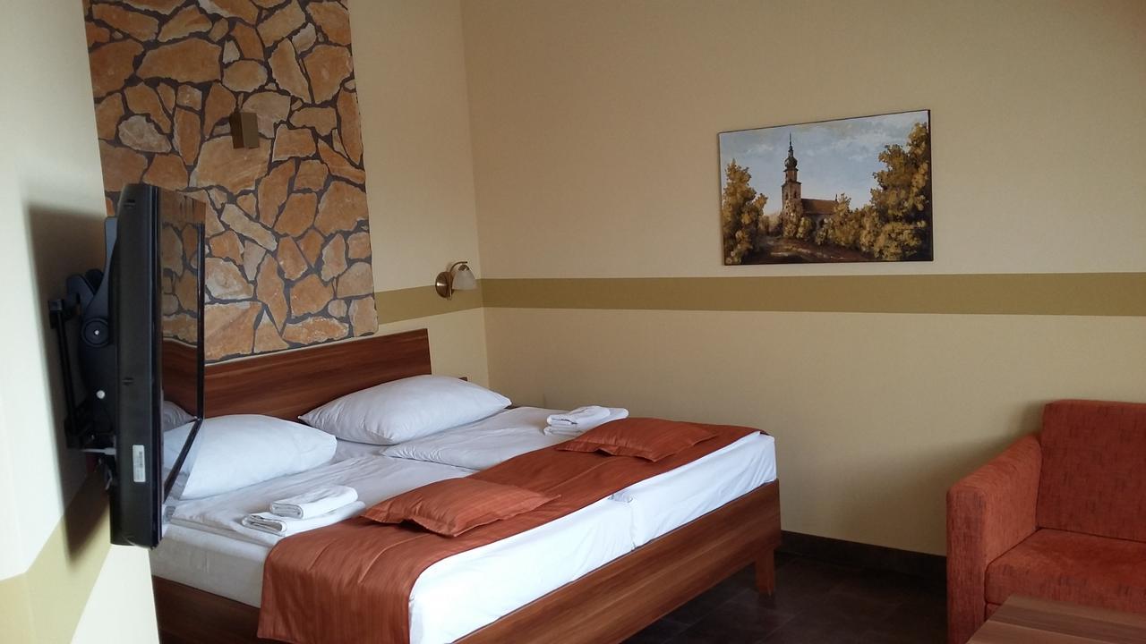 Hotel Vinopa Hustopeče Kültér fotó