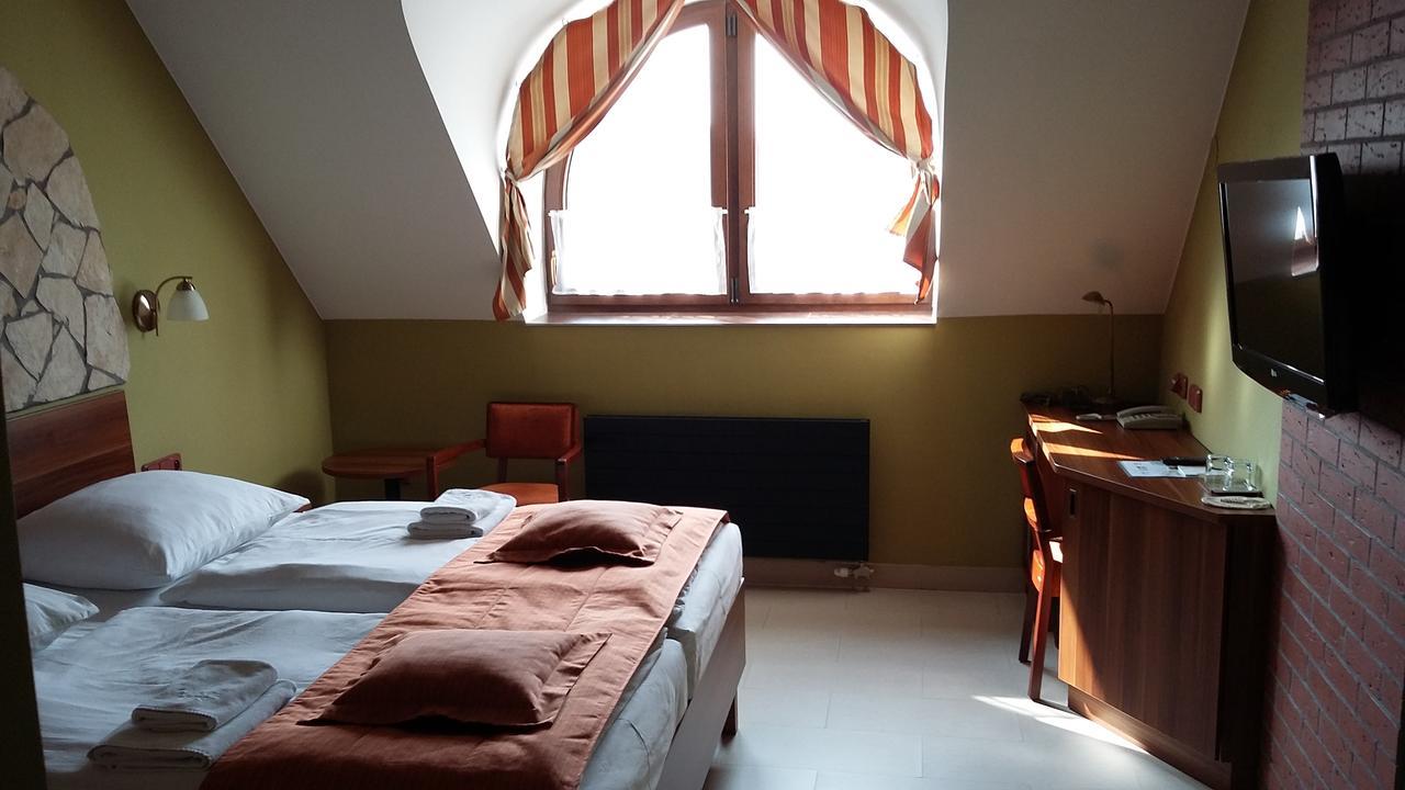 Hotel Vinopa Hustopeče Kültér fotó