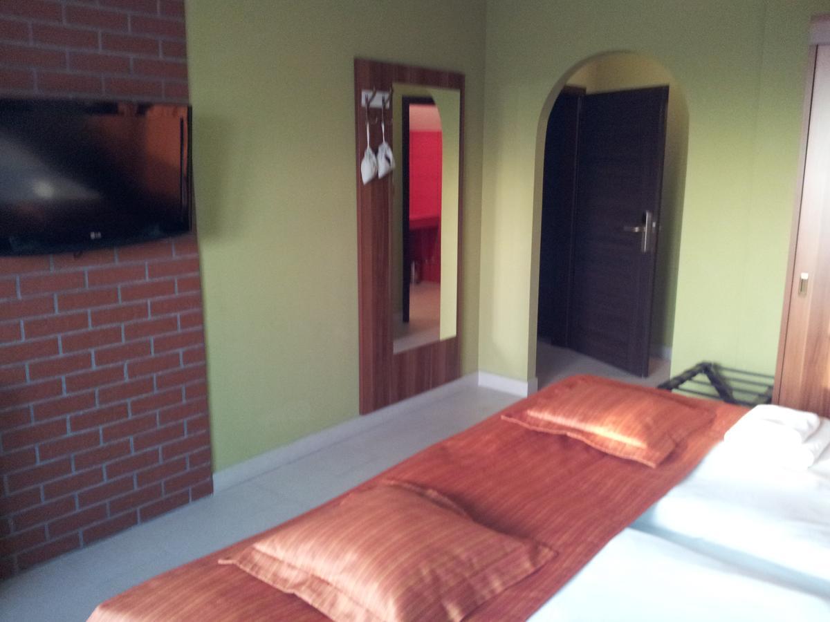 Hotel Vinopa Hustopeče Kültér fotó