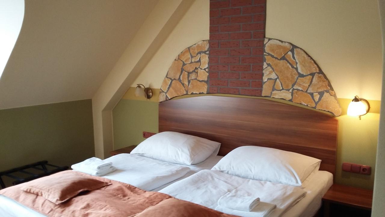 Hotel Vinopa Hustopeče Kültér fotó